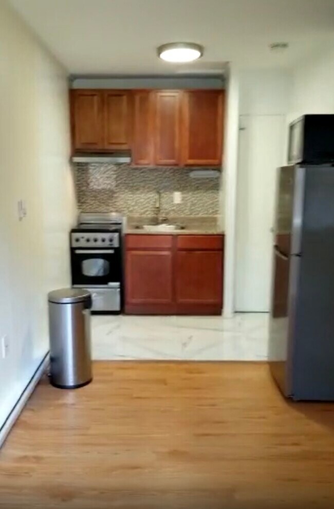 Primary Photo - 5 Millers Ln