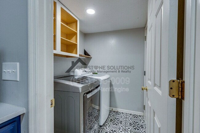 Building Photo - 2214 Falcon Creek Dr