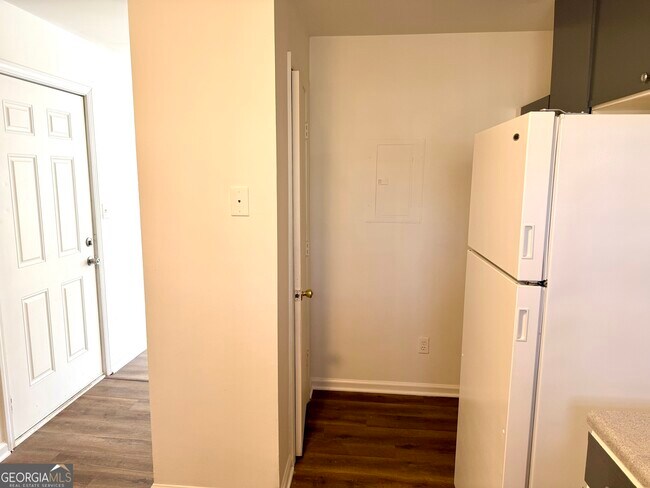 Building Photo - 111 W Burke St