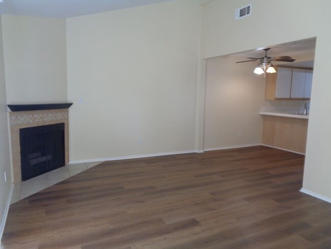 Building Photo - 2 Story 2 Bedroom Condo in the Willow Creek Condo Complex