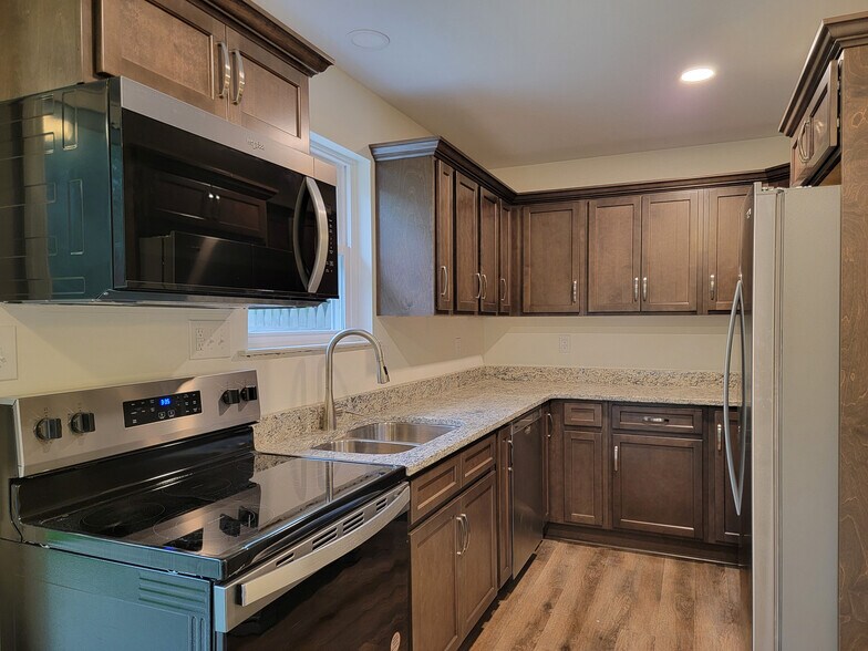 Building Photo - 1007 Monticello Ln