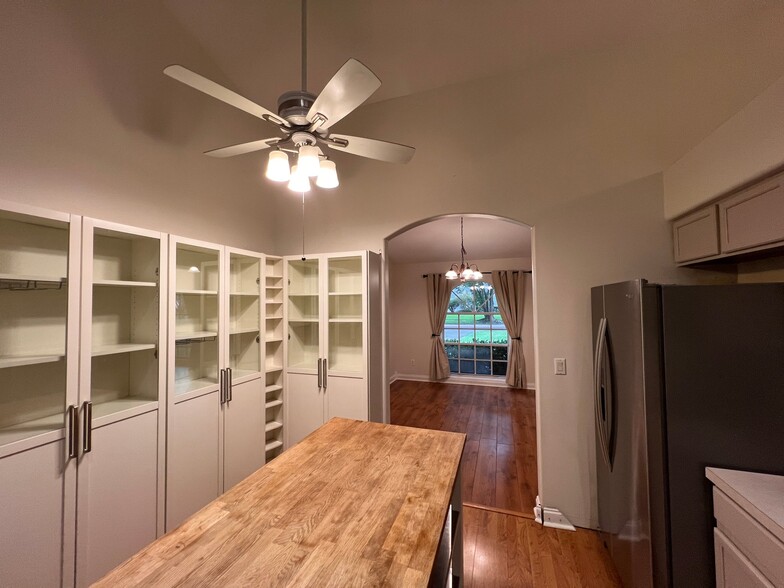 Building Photo - 345 Silver Pine Dr