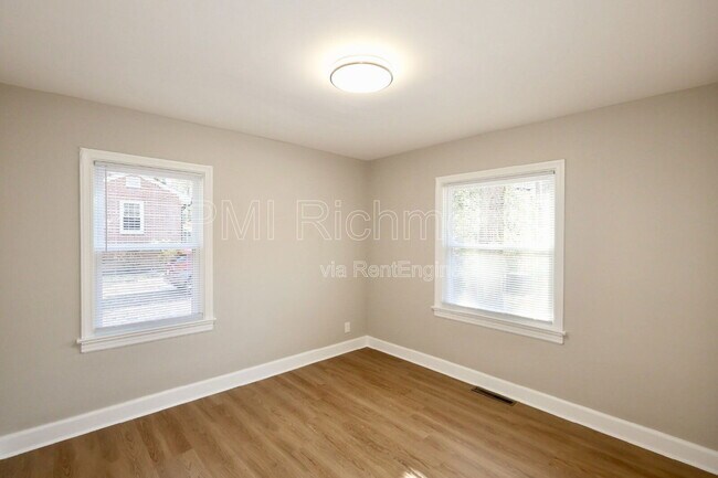 Building Photo - 8834 Old Holly Rd