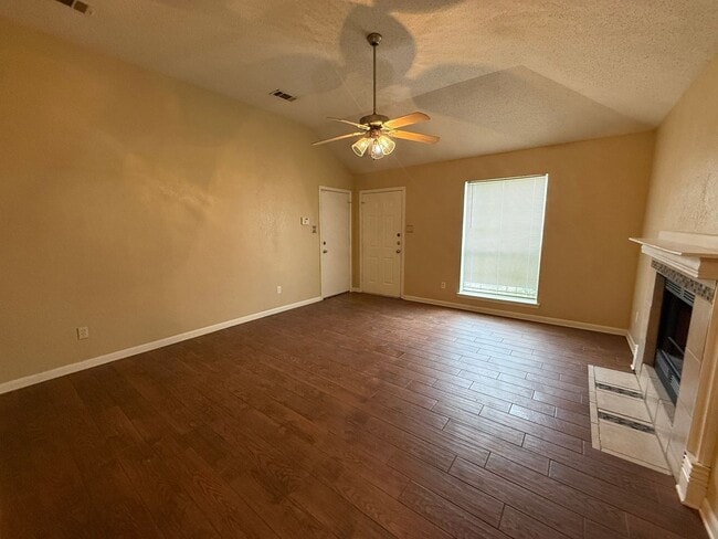 Building Photo - 2409 Pixton Dr