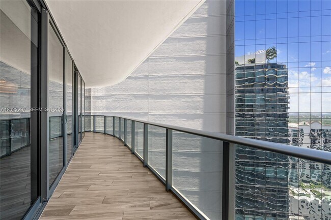 Building Photo - 801 S Miami Ave