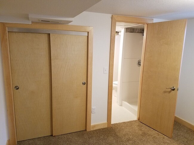 Building Photo - 4 Bedroom house in great CF Location