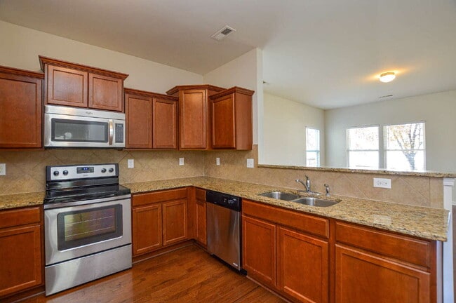 Building Photo - Modern Comfort, Flexible Living, Tailored ...