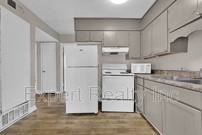 Building Photo - 3221 Avenue S