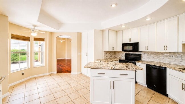 Building Photo - 357 Fairway Pointe Cir