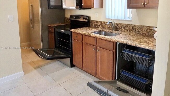 Building Photo - 9204 SW 170th Ct