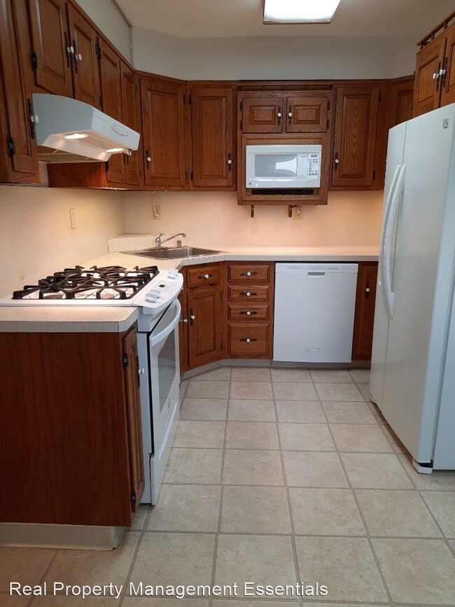 Building Photo - 3 br, 3.5 bath House - 115 Oakway Road