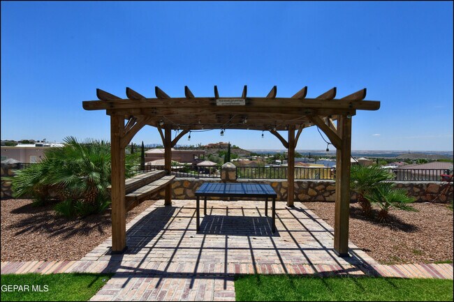 Building Photo - 6732 Pearl Ridge Dr