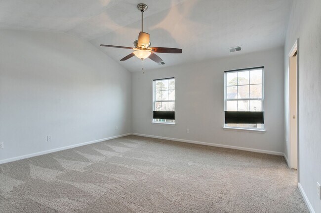Building Photo - 60 Manilla Ln