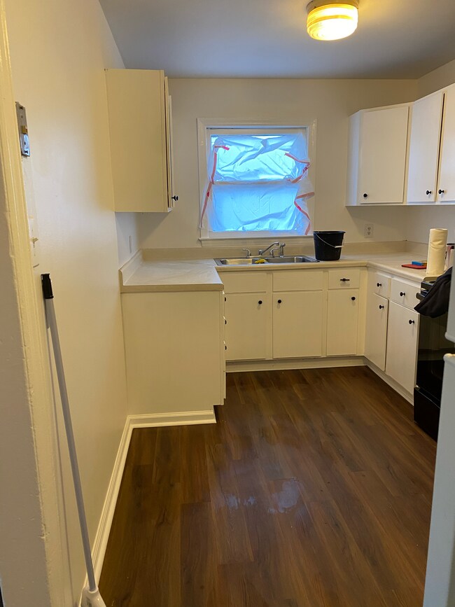 Building Photo - 2117