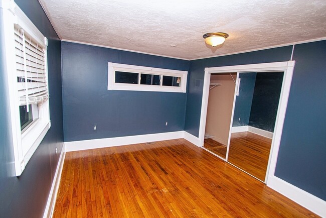 Building Photo - 22 Bolton Pl