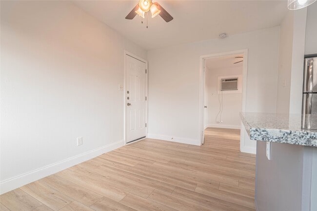 Building Photo - 2303 Rosewood St