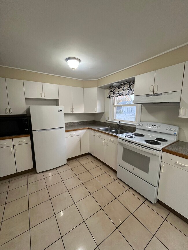 Building Photo - 7 Eclipse Ave