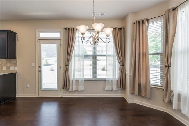 Building Photo - 3619 Brockenhurst Dr