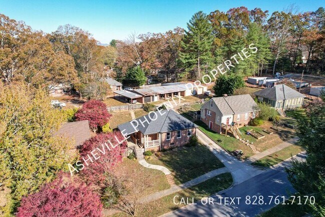Building Photo - 8 Enka Oak St