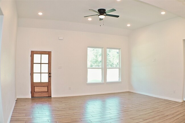 Building Photo - 24994 Armagh Rd
