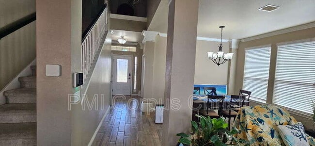 Building Photo - 7813 Cattlemen Dr