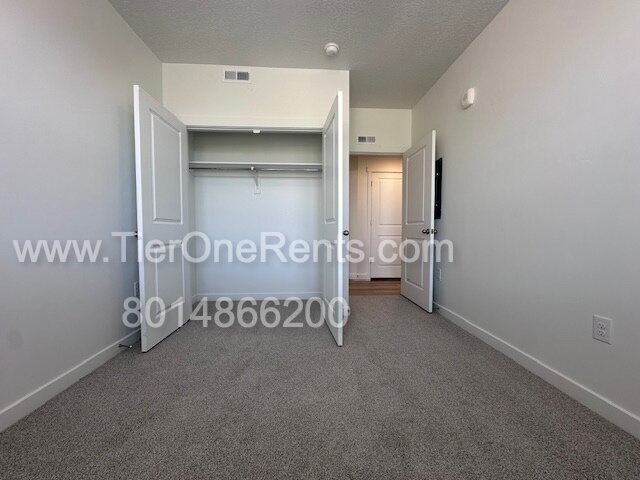 Building Photo - Move-in special:  First month's rent free!