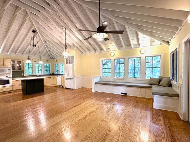 Building Photo - South End 3/2-Quiet, 2 bed/2 bath