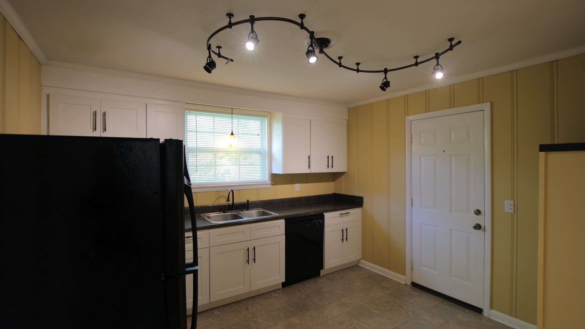 Kitchen - 2425 Chapel Avenue