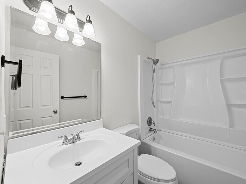Building Photo - 9562 W Littlewood Dr