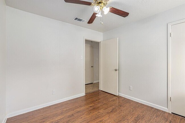 Building Photo - 9418 Spiralwood Ln