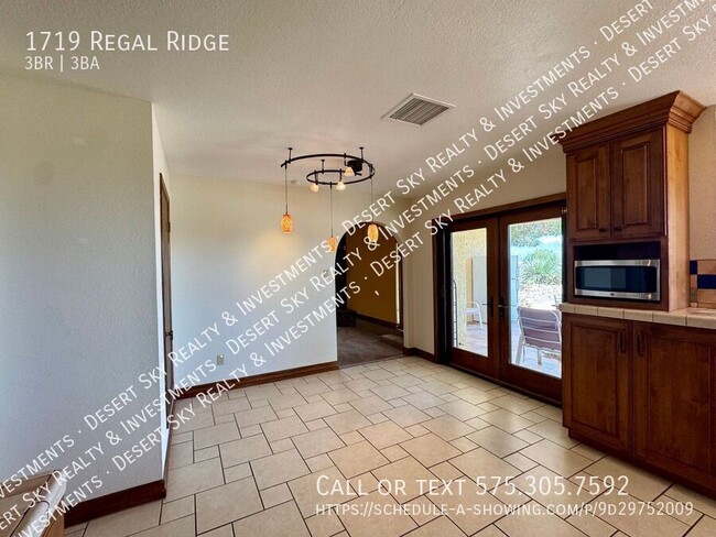 Building Photo - 1719 Regal Ridge St