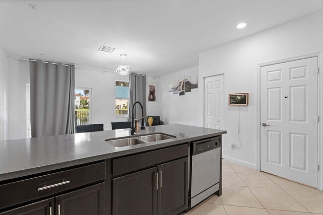 Building Photo - 5313 Ashley River Rd