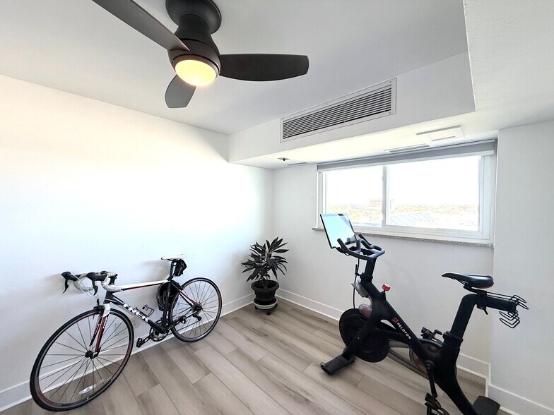 Building Photo - 1121 Albion St