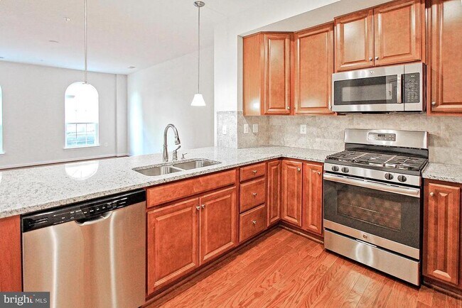 Building Photo - 13652 Endeavour Dr