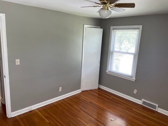 Bed 1 - 538 S 50th St