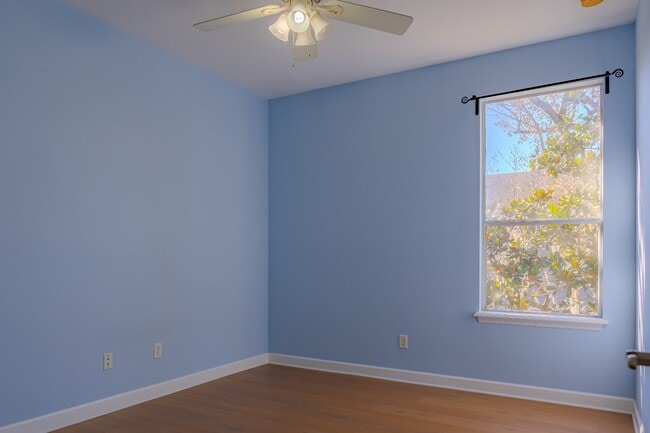 Building Photo - Modern 3-Bed Townhome with Garage & Patio in Casselberry – In-Unit Laundry, Central AC!