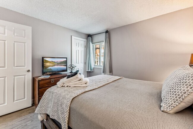 Building Photo - 412 S. Main, unit 113