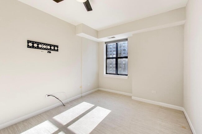 Building Photo - 451 W Huron St