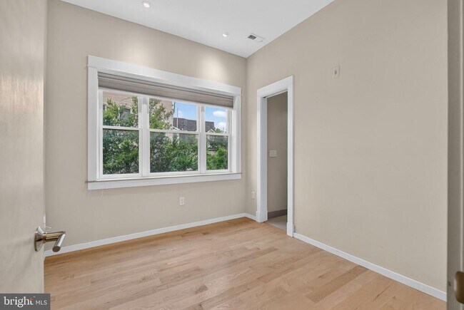 Building Photo - 1620 15th St NW