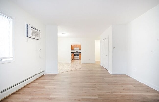 Building Photo - 888 St James Ave