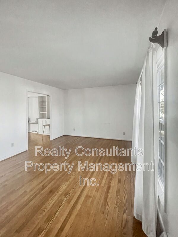 Building Photo - 3222 S Elm-Eugene St