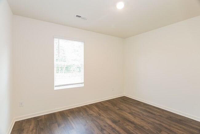 Building Photo - 5665 Timber Leaf Lp