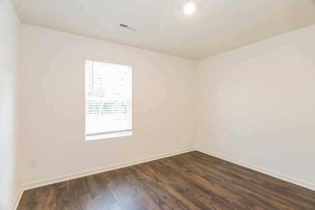 Building Photo - 5720 Timber Leaf Lp