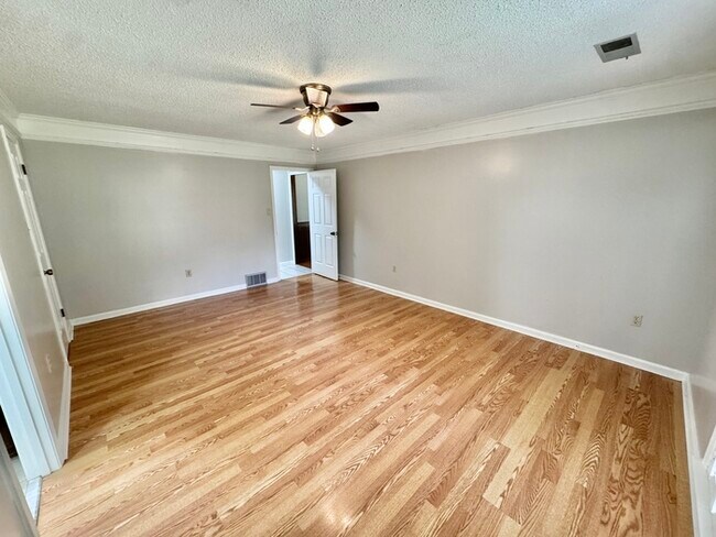 Building Photo - 7086 Cobblestone Dr