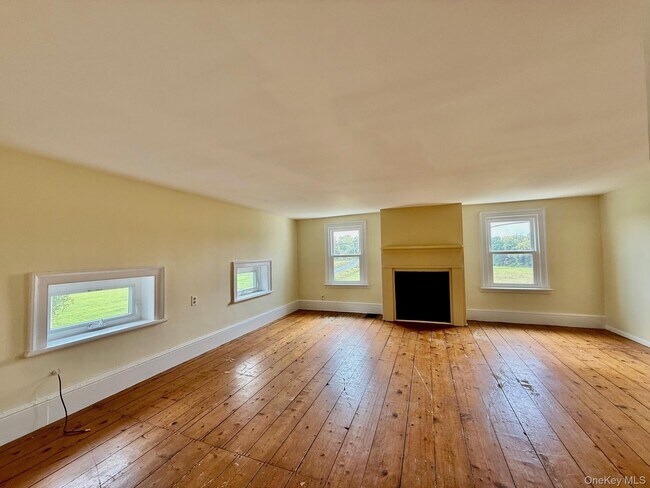 Building Photo - 458 Howell St