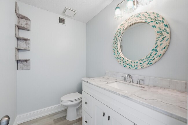 Building Photo - 7 Marina Cove Dr