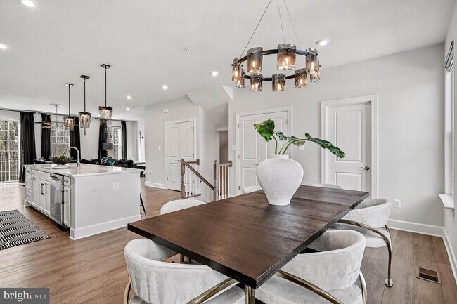 Building Photo - 10878 Foxtrot Cir