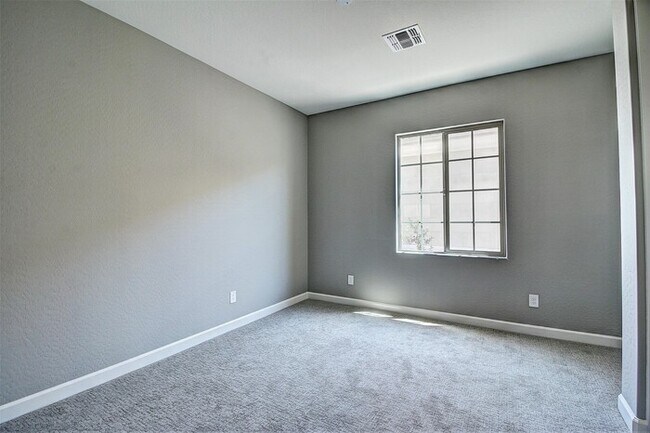 Building Photo - Highly sought neighborhood, stunning home!