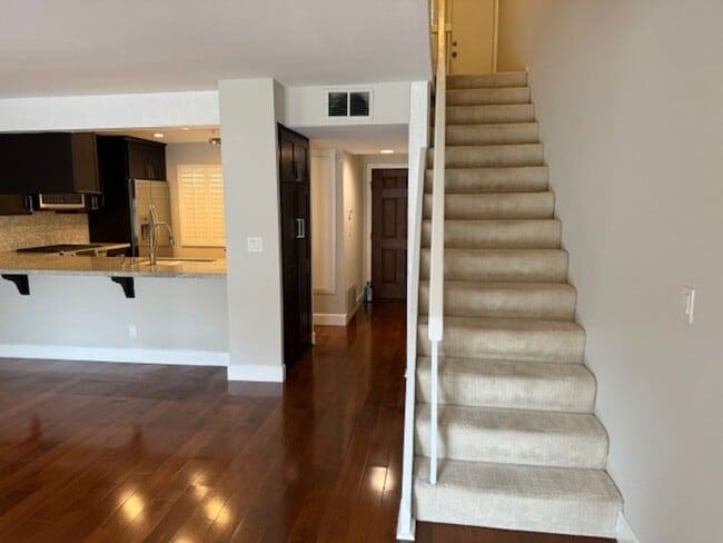 Building Photo - Serene 2 bedroom townhome