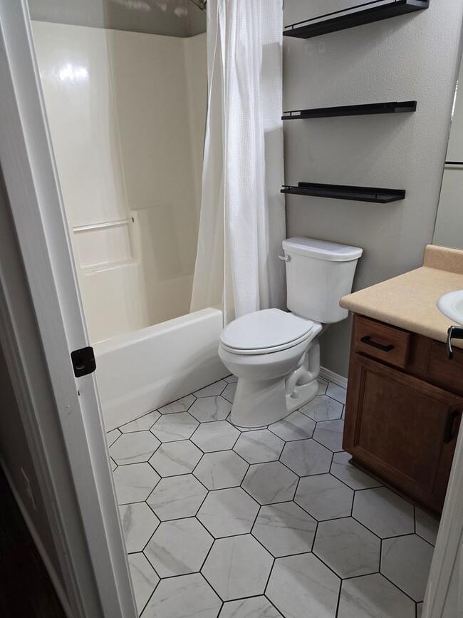 Building Photo - 3 bed 2 bath Single  Home for Rent in Gran...